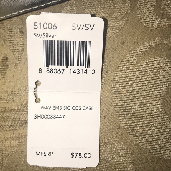 Coach eagerly embossed signature cosmetic case - Picture 3 of 3